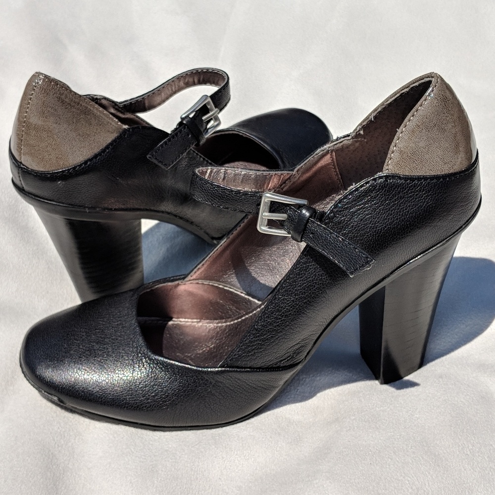 KENNETH COLE Leather Pumps